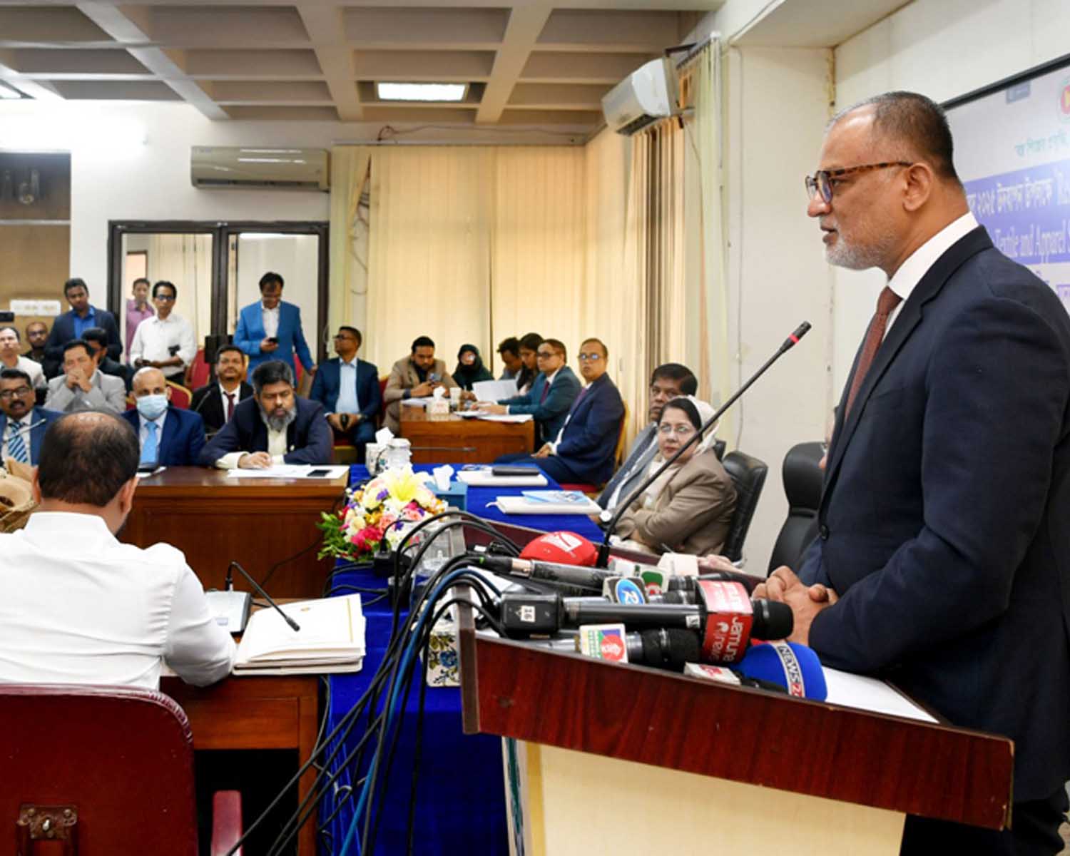 সরকারের অনুমোদন ছাড়াই ভোজ্যতেলের দাম বাড়ানোয় ব্যবসায়ীদের কারণ দর্শানোর নোটিস: