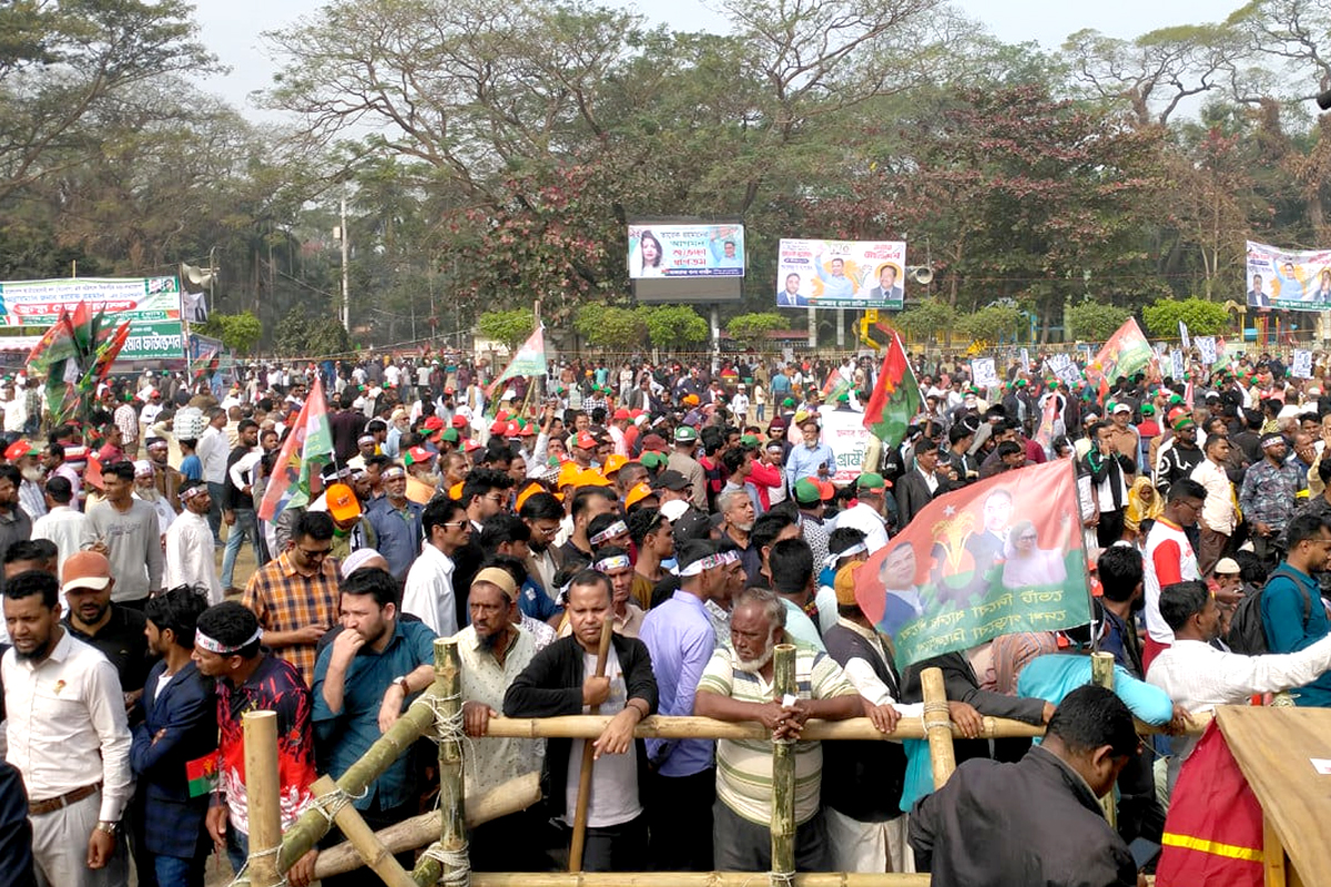 বরিশালে বাড়ছে বিএনপির নেতাকর্মীদের ঢল, বেলস পার্কে জনসমাগমে উৎসবের আমেজ